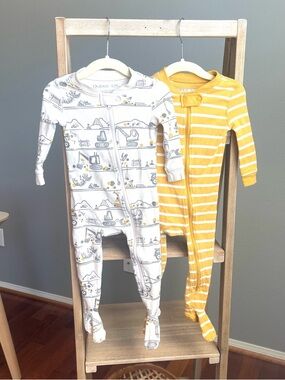 Quince 100% Organic Cotton Baby Sleeper 12–18M Footed Pajamas Set Of 2 Cozy Soft